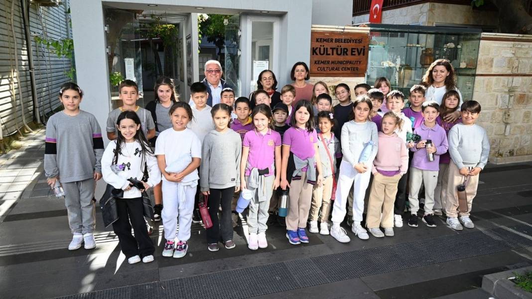 Kemer’de Kültür Yolculuğu: Öğrencilerin İlgi Odağı Oldu! 1